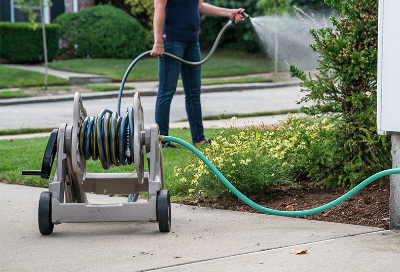 Four-Reasons-Why-You-Should-Invest-In-a-Garden-Hose-For-Lawn-Care